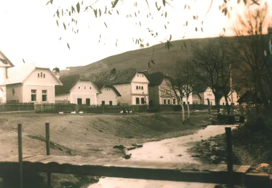 Historická fotografia budovy penziónu